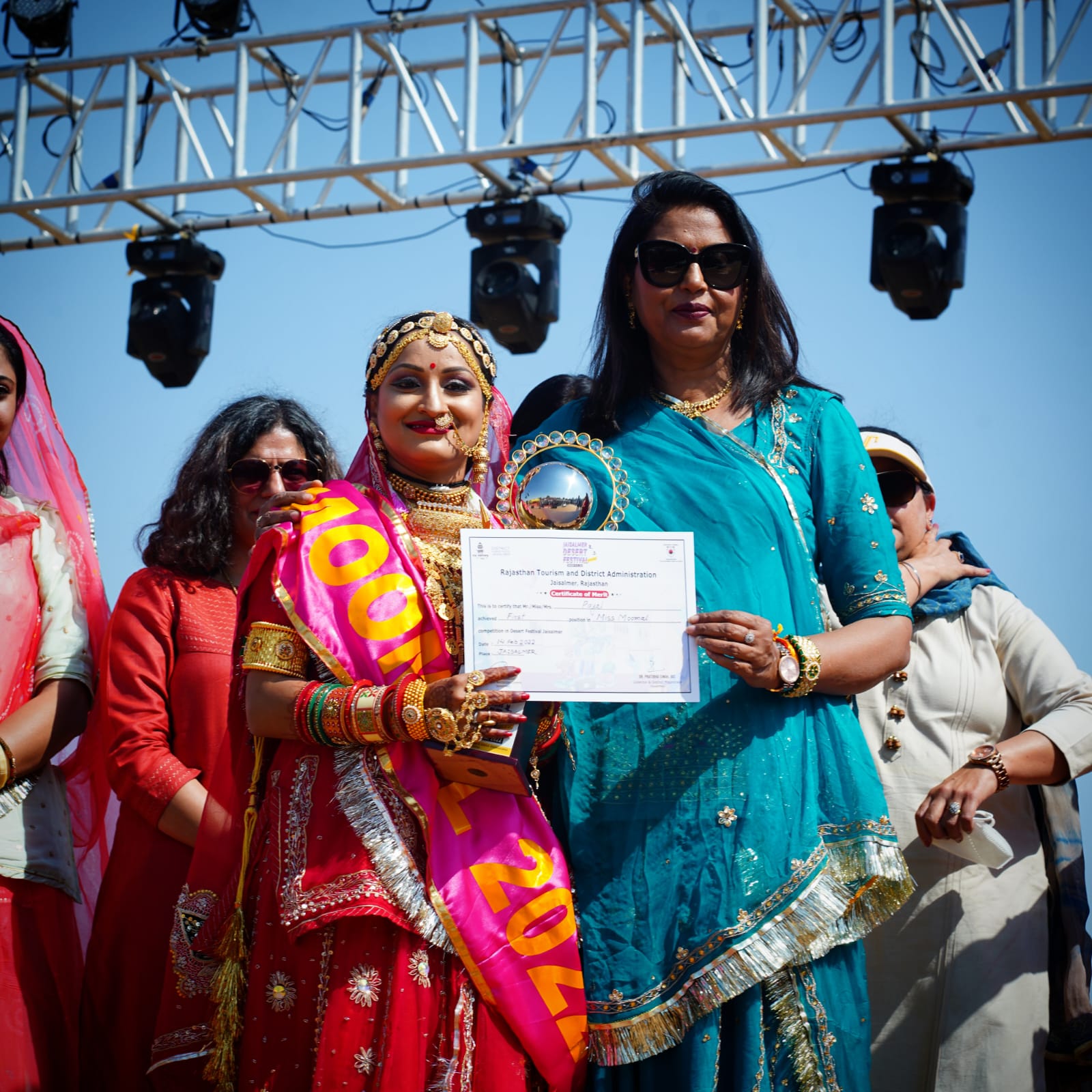 Payal Khatri receiving the Miss Moomal award at Jaisalmer Desert Festival