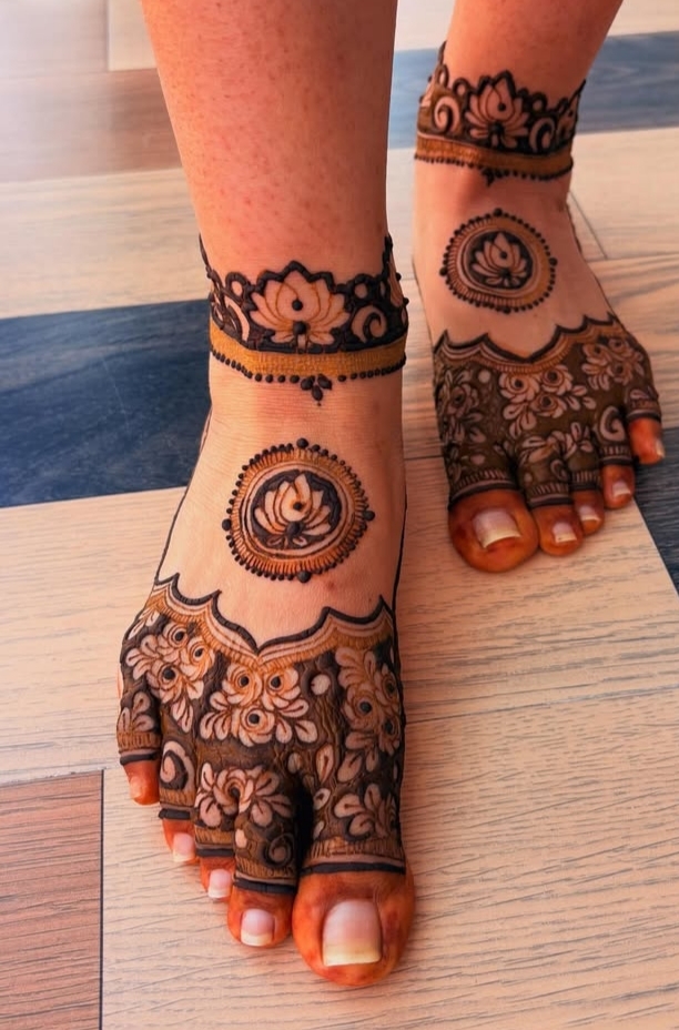 Bridal mehendi — anklet-style foot design