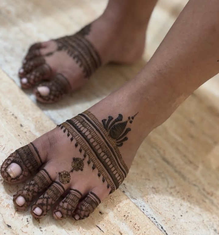 Mehendi — foot design close-up
