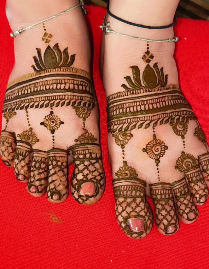 Mehendi — lotus anklet foot design