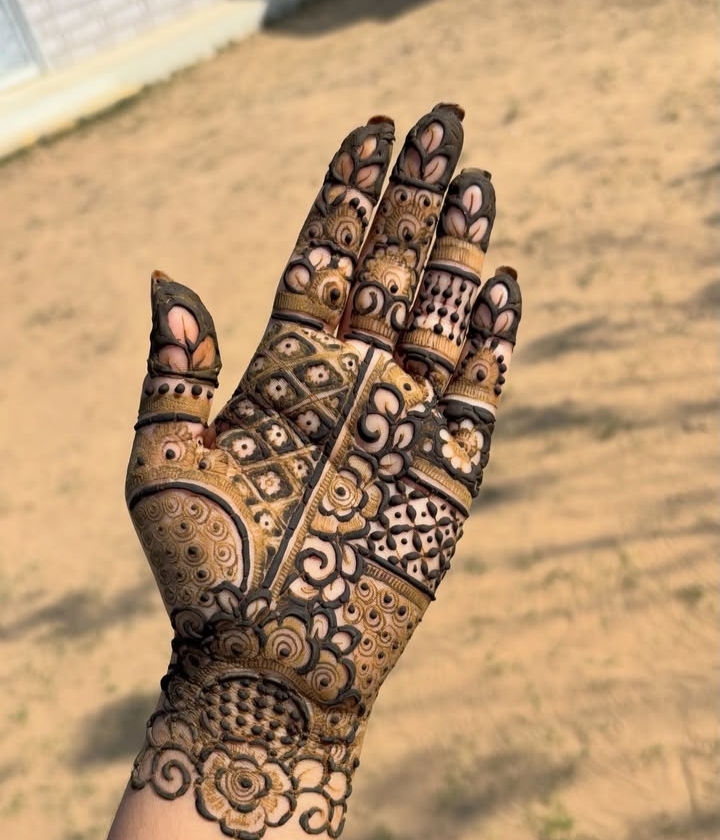 Mehendi — full hand design