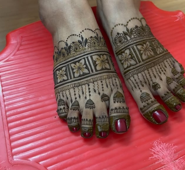 Mehendi — floral foot design